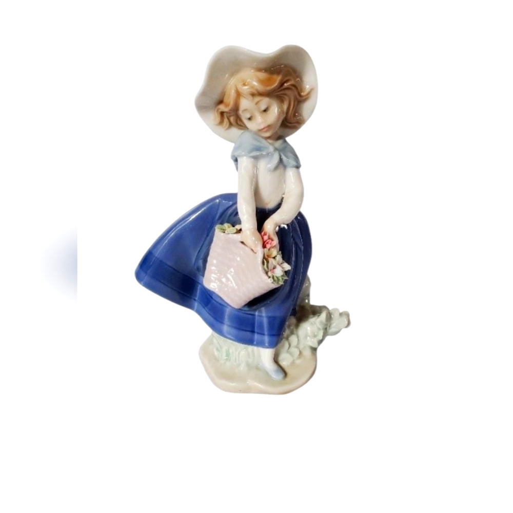 Lladro Pretty Pickings Retired Figurine- Vintage 1983 Daisa
